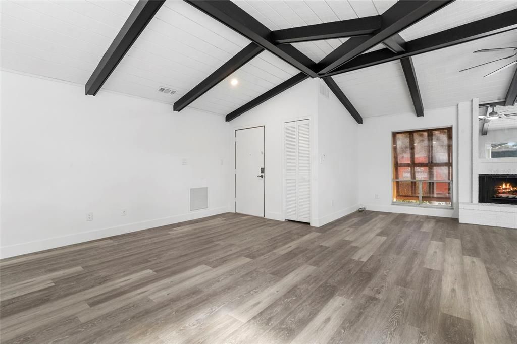 For Sale: $249,000 (2 beds, 2 baths, 1528 Square Feet)