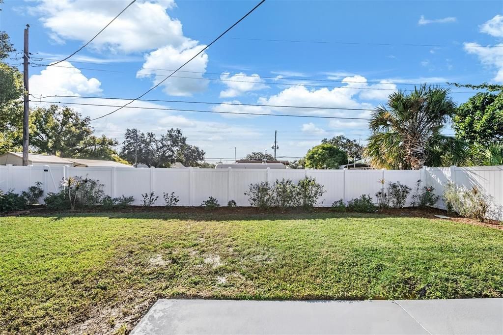 На продажу: $260,000 (2 спален, 1 ванн, 816 Квадратных фут)