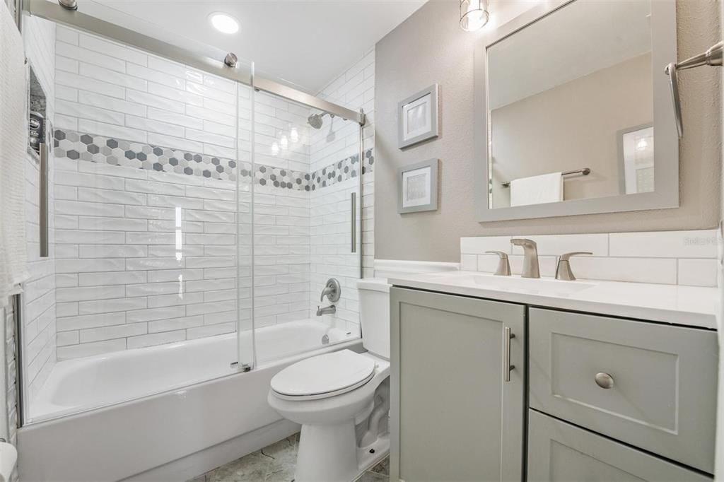 На продажу: $260,000 (2 спален, 1 ванн, 816 Квадратных фут)