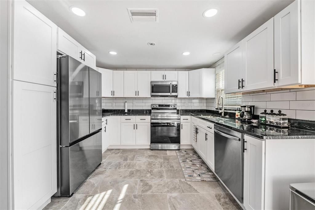 На продажу: $260,000 (2 спален, 1 ванн, 816 Квадратных фут)