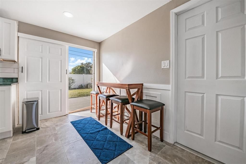 На продажу: $260,000 (2 спален, 1 ванн, 816 Квадратных фут)