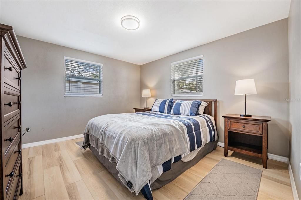 На продажу: $260,000 (2 спален, 1 ванн, 816 Квадратных фут)