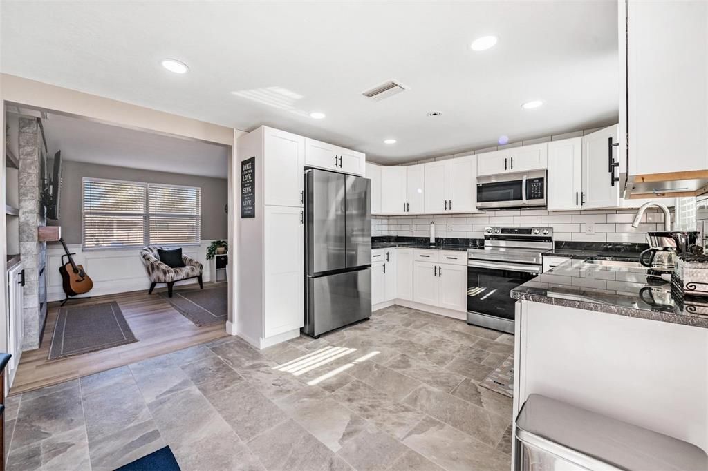 На продажу: $260,000 (2 спален, 1 ванн, 816 Квадратных фут)