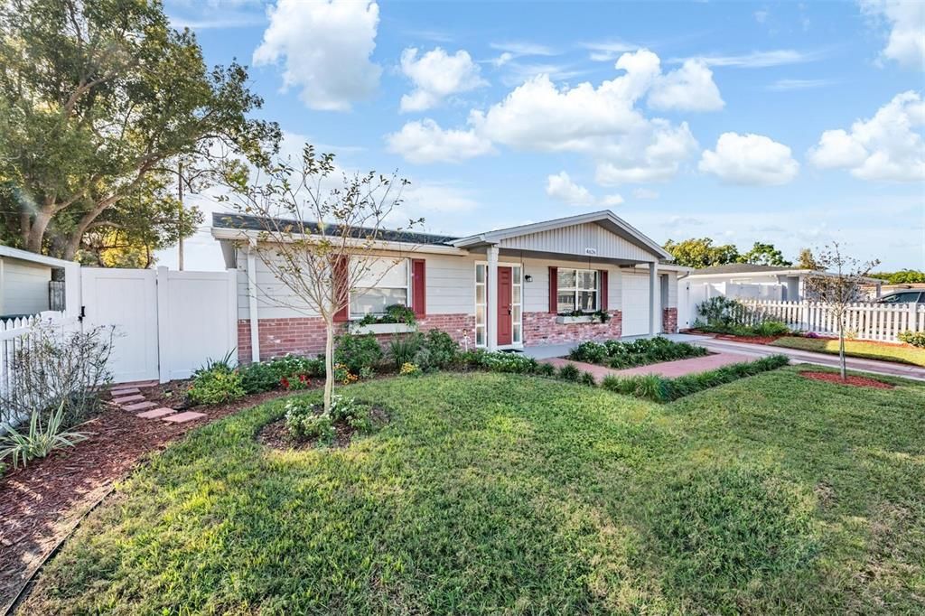 На продажу: $260,000 (2 спален, 1 ванн, 816 Квадратных фут)