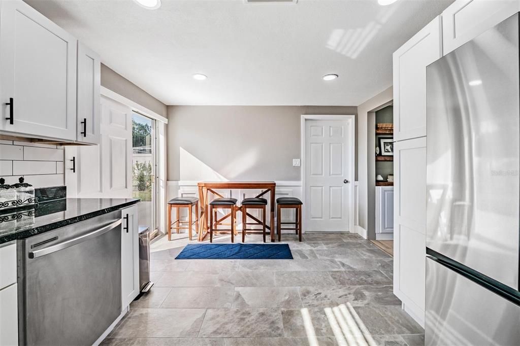 На продажу: $260,000 (2 спален, 1 ванн, 816 Квадратных фут)