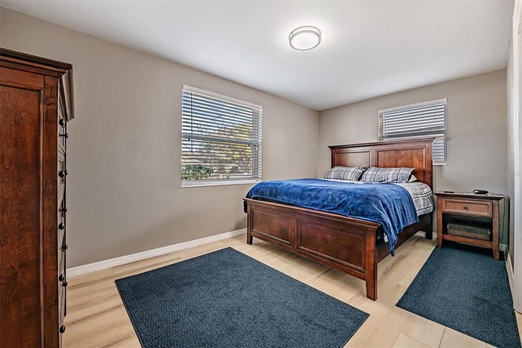 На продажу: $260,000 (2 спален, 1 ванн, 816 Квадратных фут)