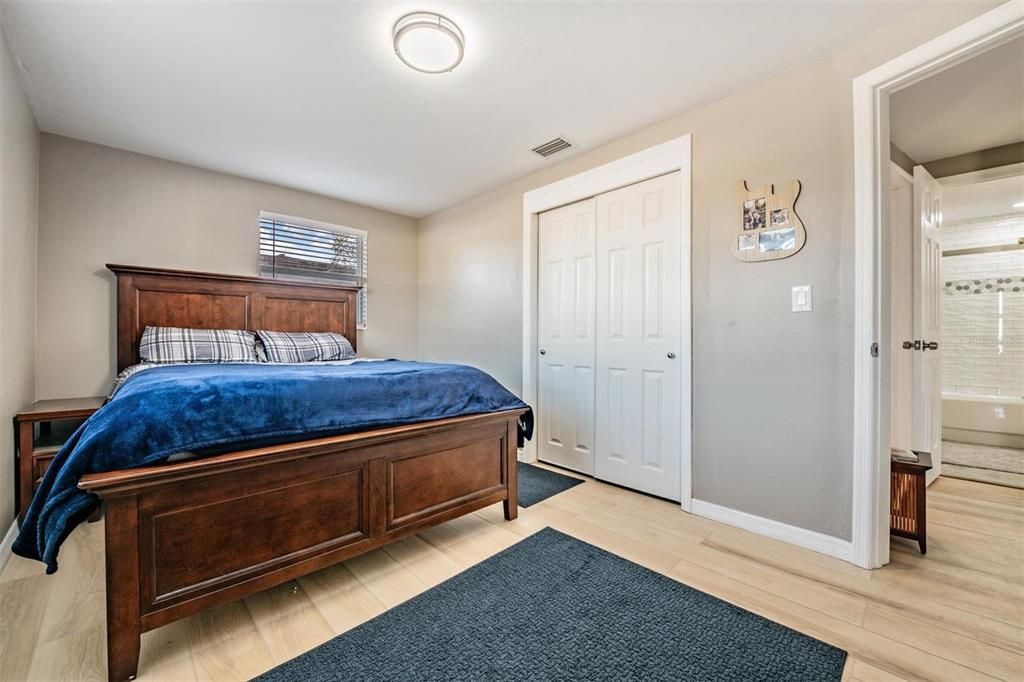 На продажу: $260,000 (2 спален, 1 ванн, 816 Квадратных фут)