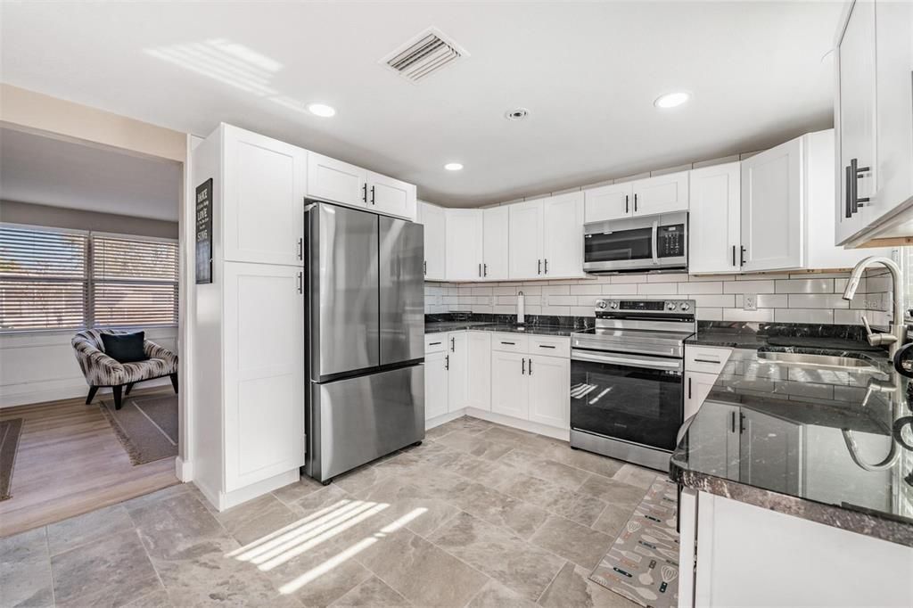 На продажу: $260,000 (2 спален, 1 ванн, 816 Квадратных фут)