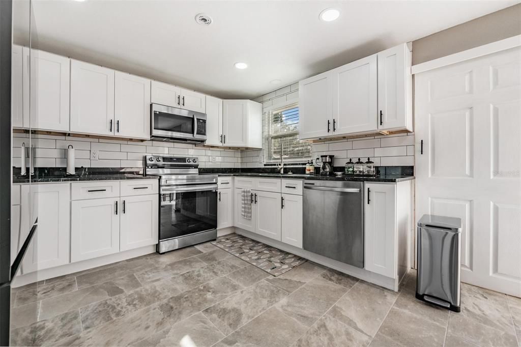 На продажу: $260,000 (2 спален, 1 ванн, 816 Квадратных фут)