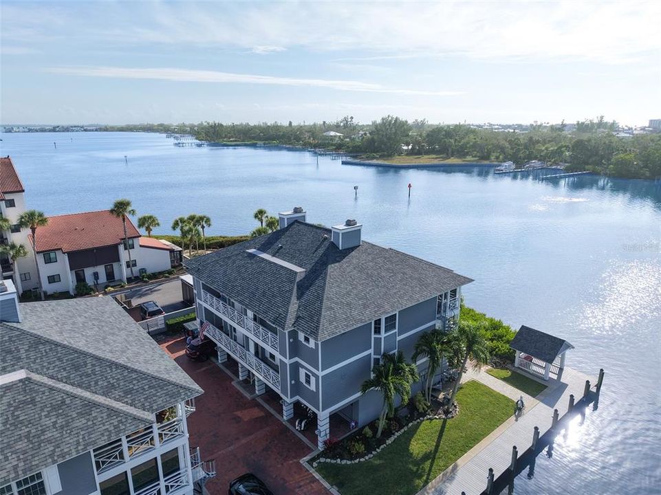 En Venta: $819,000 (2 camas, 2 baños, 1270 Pies cuadrados)