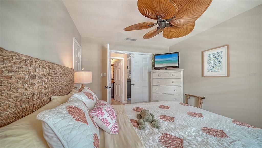 En Venta: $819,000 (2 camas, 2 baños, 1270 Pies cuadrados)