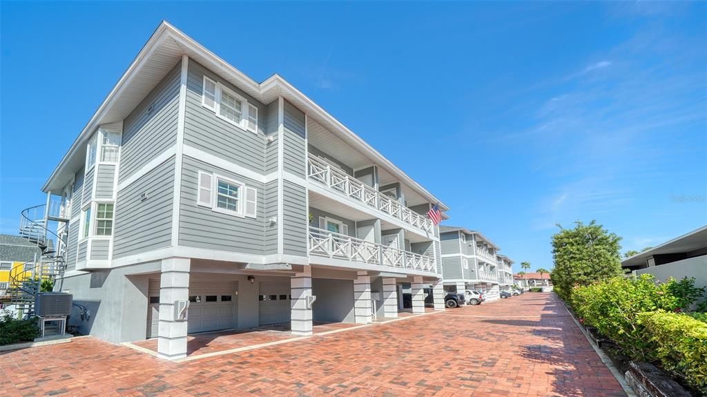 En Venta: $819,000 (2 camas, 2 baños, 1270 Pies cuadrados)