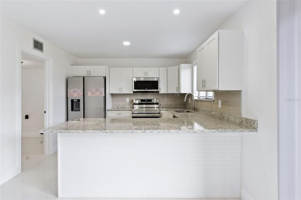 На продажу: $220,000 (2 спален, 2 ванн, 1482 Квадратных фут)