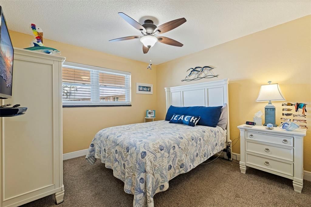 待售: $155,000 (2 贝兹, 1 浴室, 1010 平方英尺)