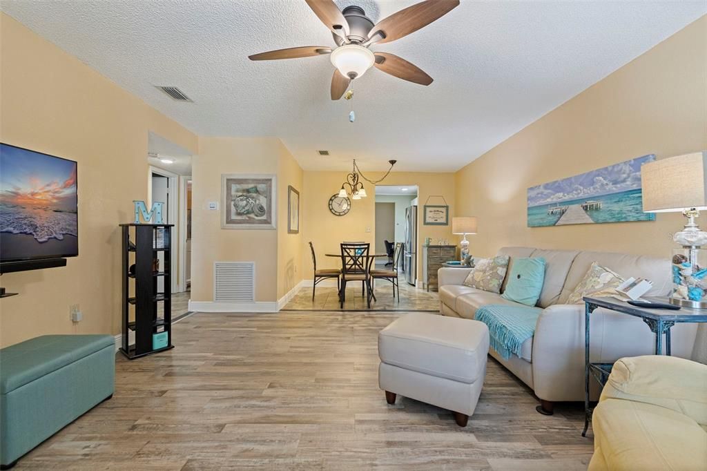 待售: $155,000 (2 贝兹, 1 浴室, 1010 平方英尺)