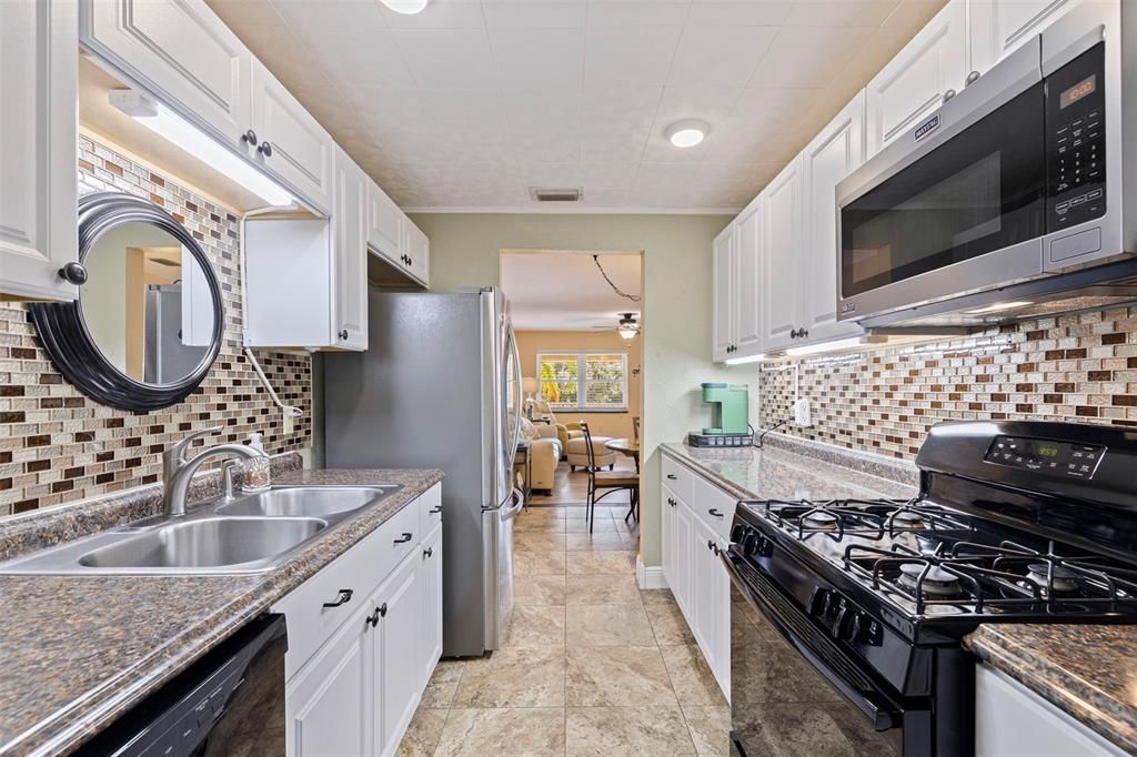 待售: $155,000 (2 贝兹, 1 浴室, 1010 平方英尺)