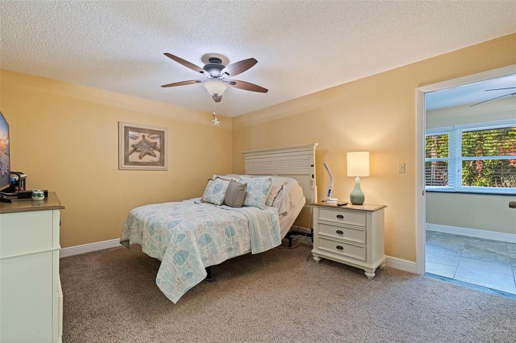 待售: $155,000 (2 贝兹, 1 浴室, 1010 平方英尺)