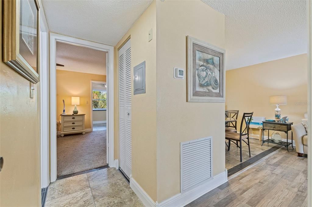 待售: $155,000 (2 贝兹, 1 浴室, 1010 平方英尺)