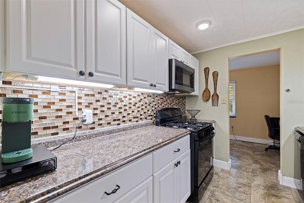 待售: $155,000 (2 贝兹, 1 浴室, 1010 平方英尺)