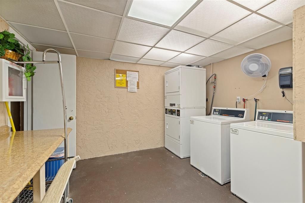 待售: $155,000 (2 贝兹, 1 浴室, 1010 平方英尺)