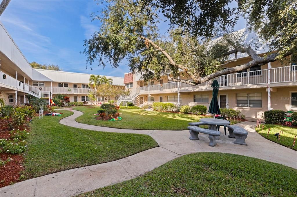 待售: $155,000 (2 贝兹, 1 浴室, 1010 平方英尺)