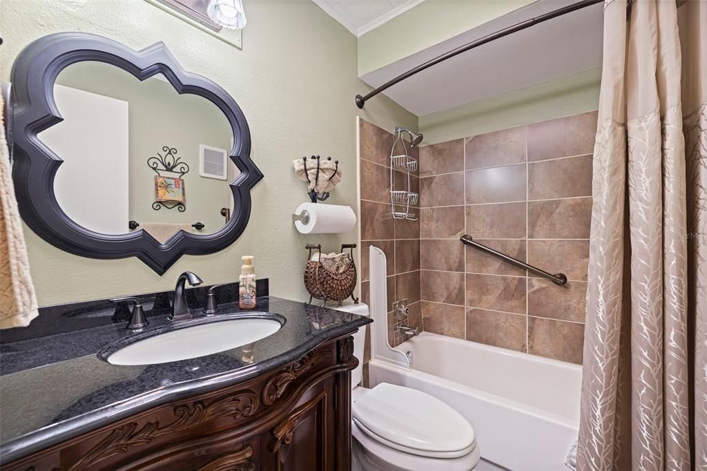 待售: $155,000 (2 贝兹, 1 浴室, 1010 平方英尺)