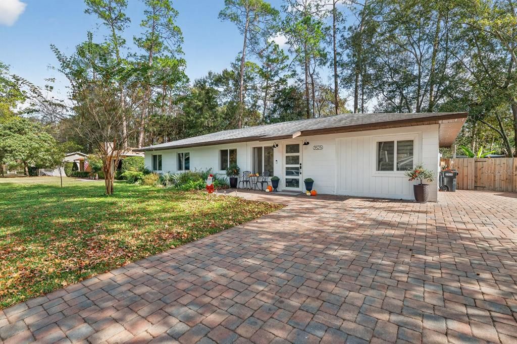 For Sale: $320,000 (4 beds, 2 baths, 1558 Square Feet)