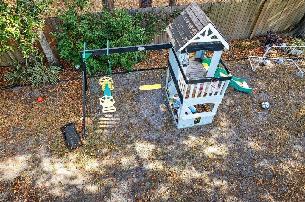 For Sale: $320,000 (4 beds, 2 baths, 1558 Square Feet)