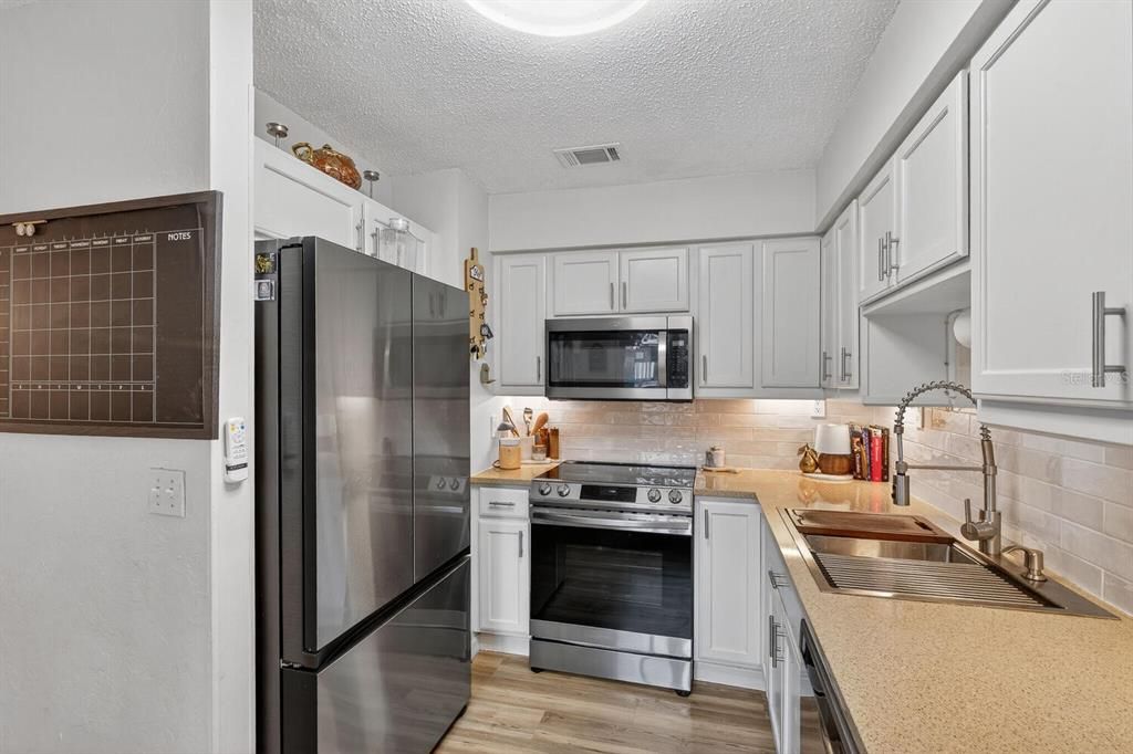 For Sale: $320,000 (4 beds, 2 baths, 1558 Square Feet)