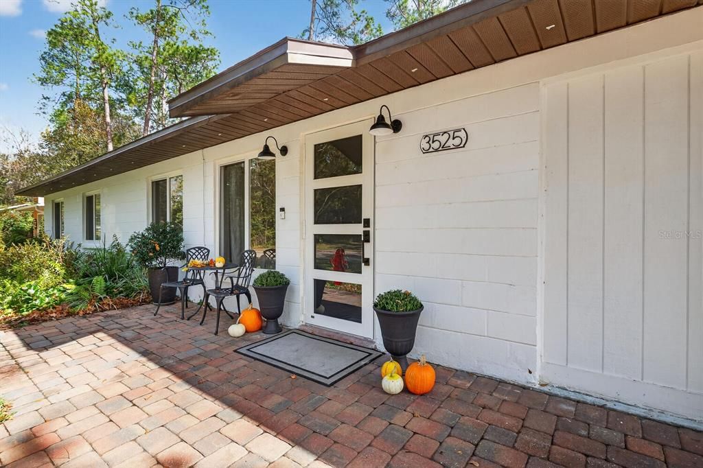 For Sale: $320,000 (4 beds, 2 baths, 1558 Square Feet)