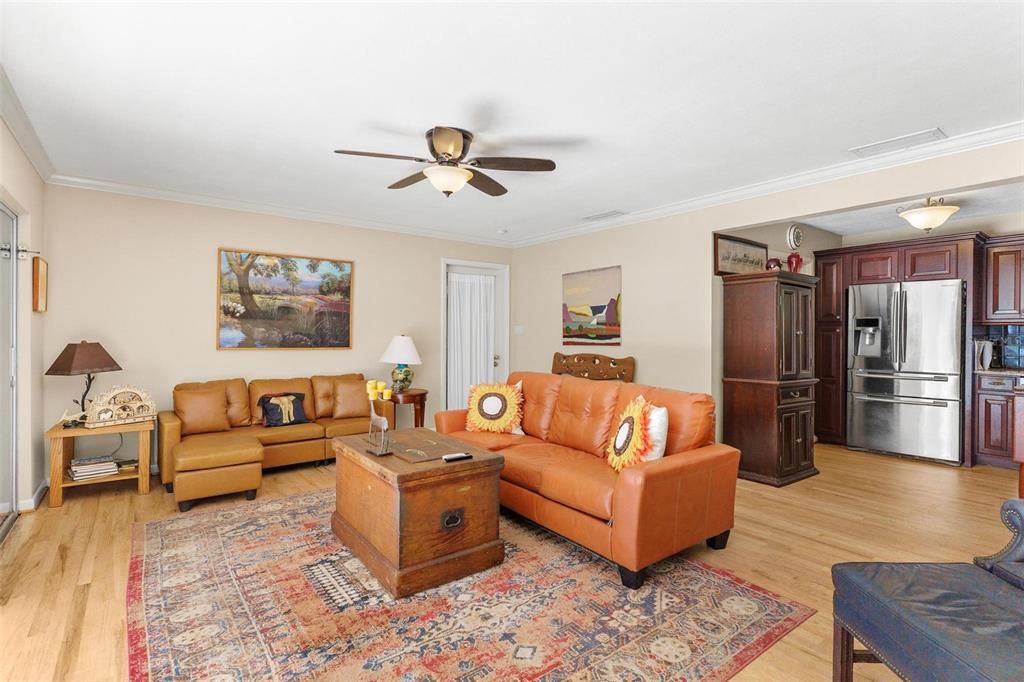 En Venta: $640,000 (3 camas, 2 baños, 2378 Pies cuadrados)