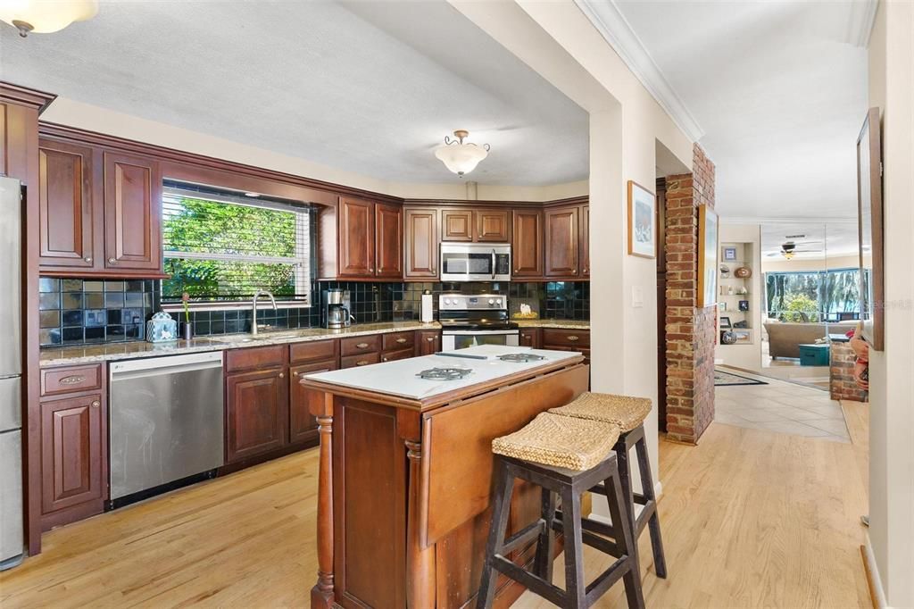 En Venta: $640,000 (3 camas, 2 baños, 2378 Pies cuadrados)