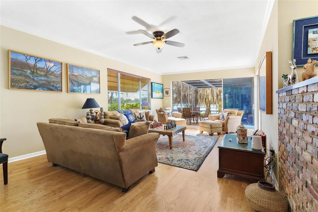 En Venta: $640,000 (3 camas, 2 baños, 2378 Pies cuadrados)