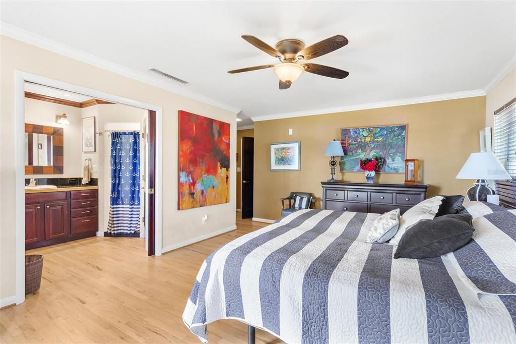 En Venta: $640,000 (3 camas, 2 baños, 2378 Pies cuadrados)