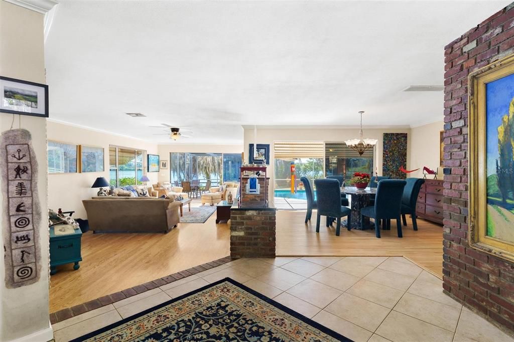 En Venta: $640,000 (3 camas, 2 baños, 2378 Pies cuadrados)