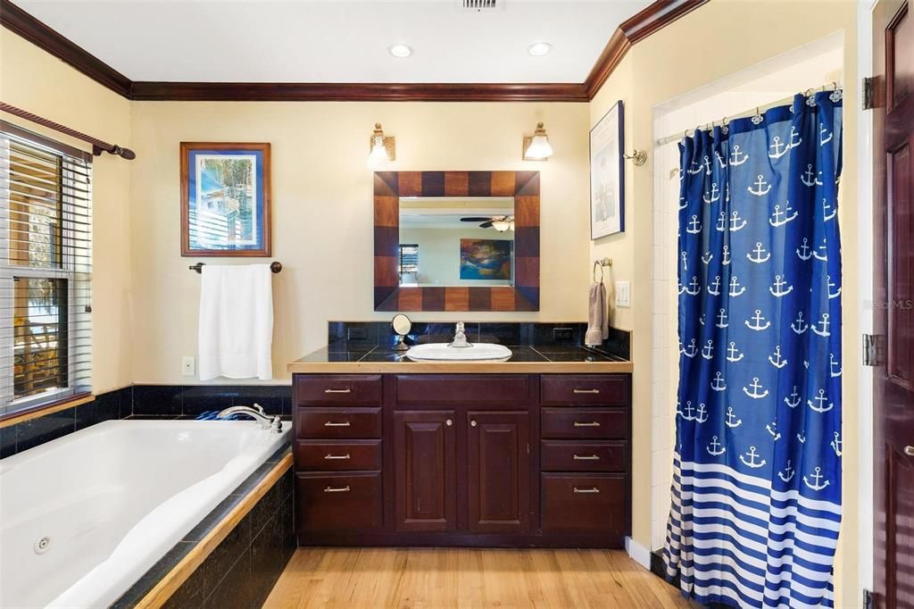 En Venta: $640,000 (3 camas, 2 baños, 2378 Pies cuadrados)