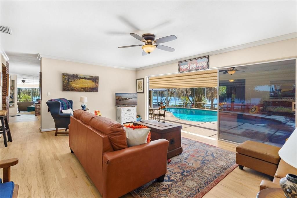 En Venta: $640,000 (3 camas, 2 baños, 2378 Pies cuadrados)