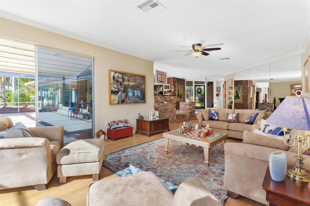 En Venta: $640,000 (3 camas, 2 baños, 2378 Pies cuadrados)