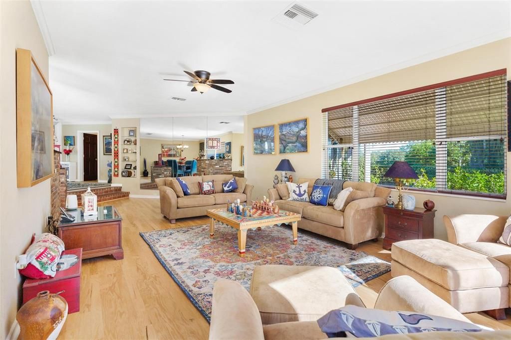 En Venta: $640,000 (3 camas, 2 baños, 2378 Pies cuadrados)