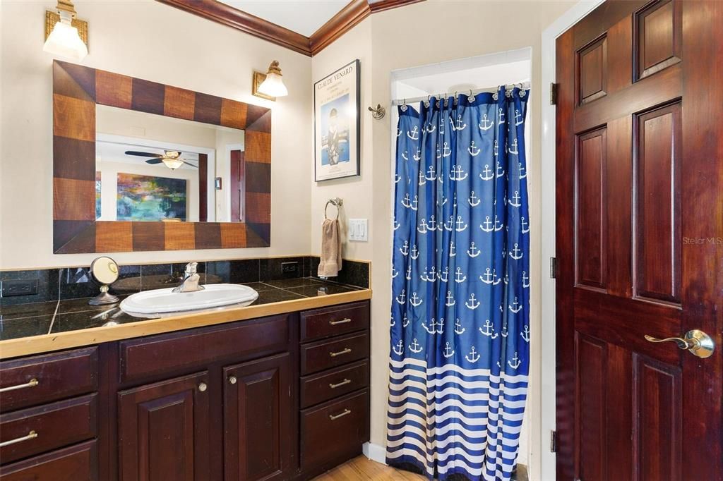 En Venta: $640,000 (3 camas, 2 baños, 2378 Pies cuadrados)