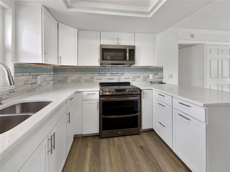 For Sale: $275,000 (3 beds, 2 baths, 1565 Square Feet)