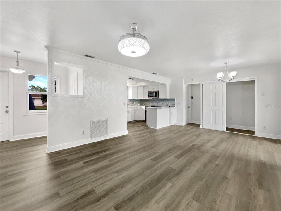 For Sale: $275,000 (3 beds, 2 baths, 1565 Square Feet)