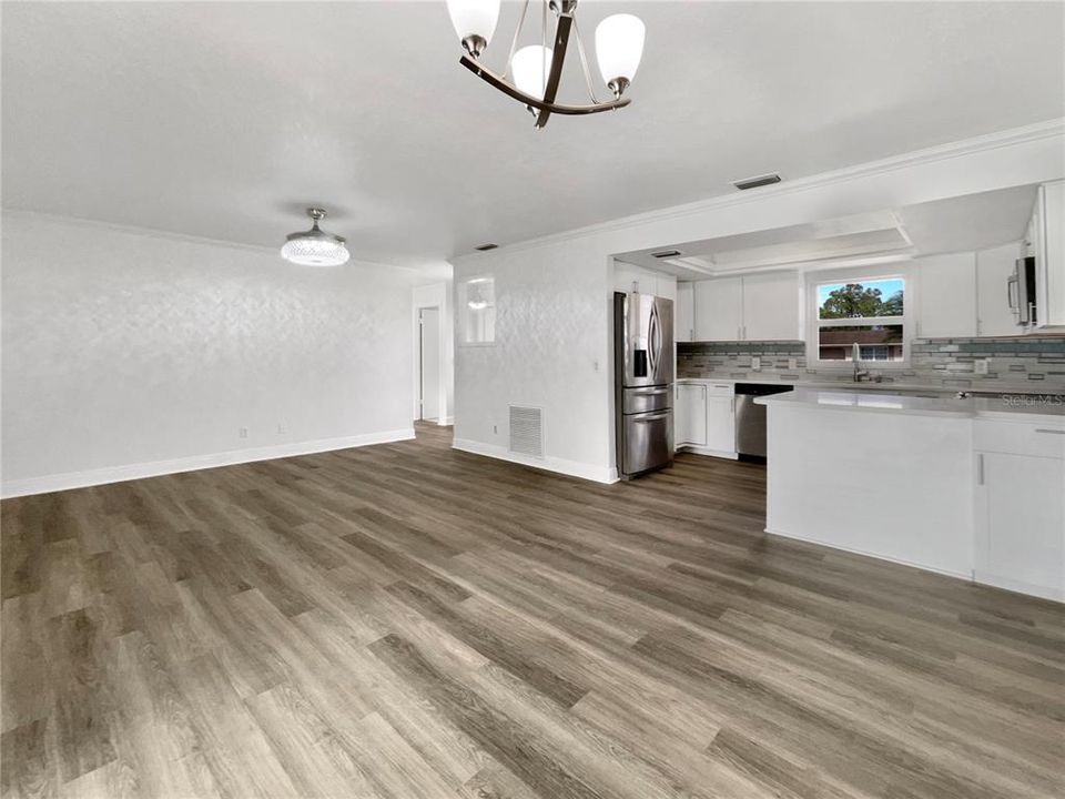 For Sale: $275,000 (3 beds, 2 baths, 1565 Square Feet)