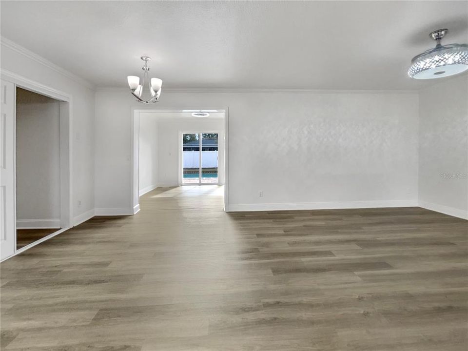 For Sale: $275,000 (3 beds, 2 baths, 1565 Square Feet)