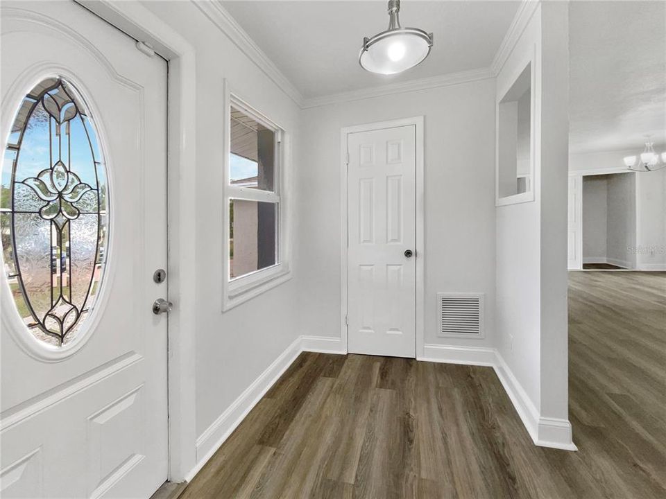 For Sale: $275,000 (3 beds, 2 baths, 1565 Square Feet)