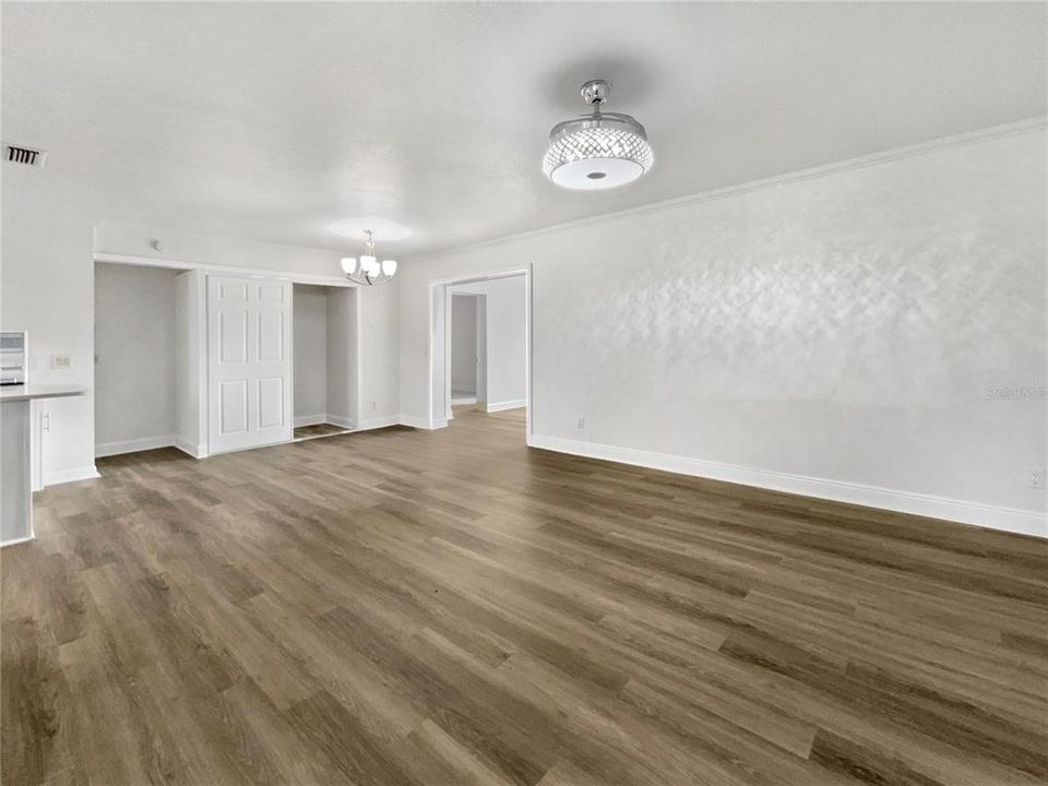 For Sale: $275,000 (3 beds, 2 baths, 1565 Square Feet)