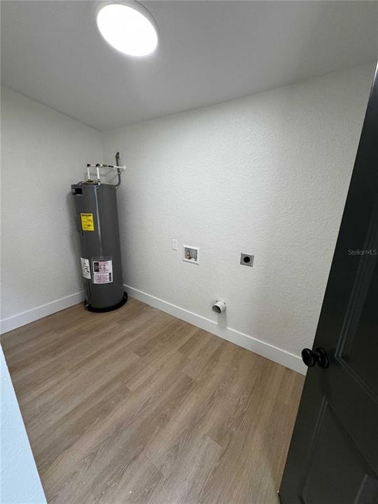 For Sale: $299,000 (3 beds, 2 baths, 1411 Square Feet)