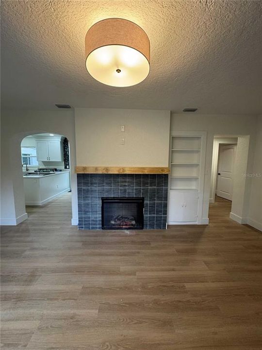 For Sale: $299,000 (3 beds, 2 baths, 1411 Square Feet)