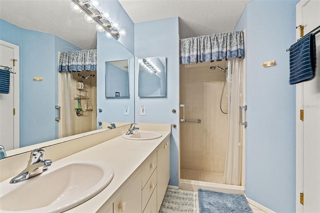 For Sale: $295,000 (2 beds, 2 baths, 1409 Square Feet)