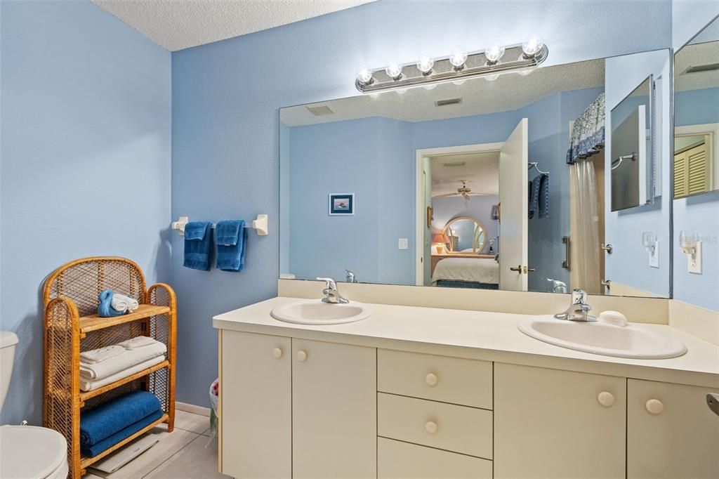 For Sale: $295,000 (2 beds, 2 baths, 1409 Square Feet)